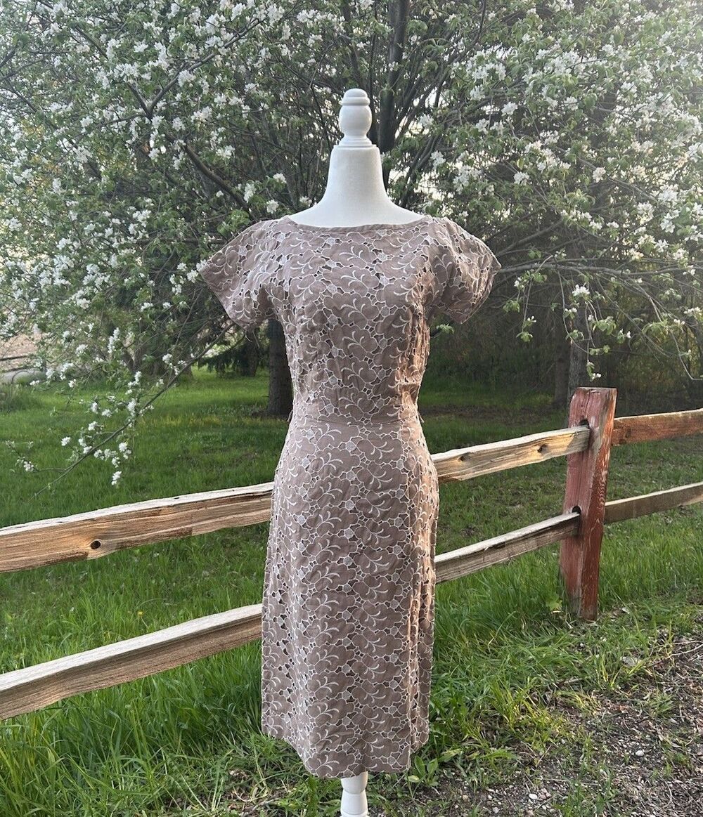 Vintage 1950s Floral Embroidered Dress Cut Out Rockabilly Womens Size 28w
